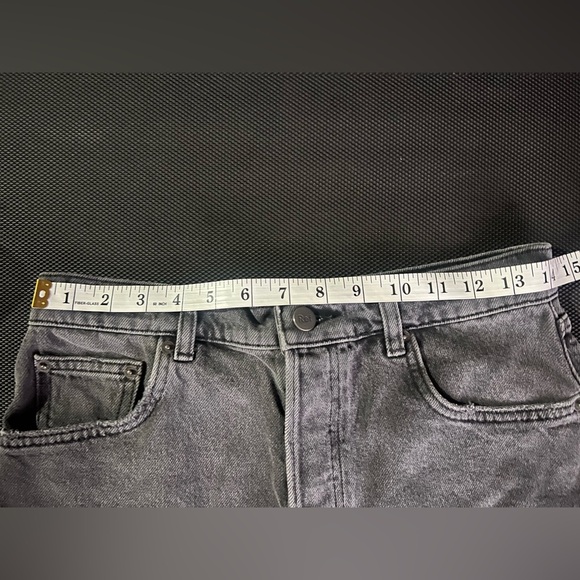 Reformation Black Denim Distressed Shorts 3” in size 28 - Picture 9 of 10